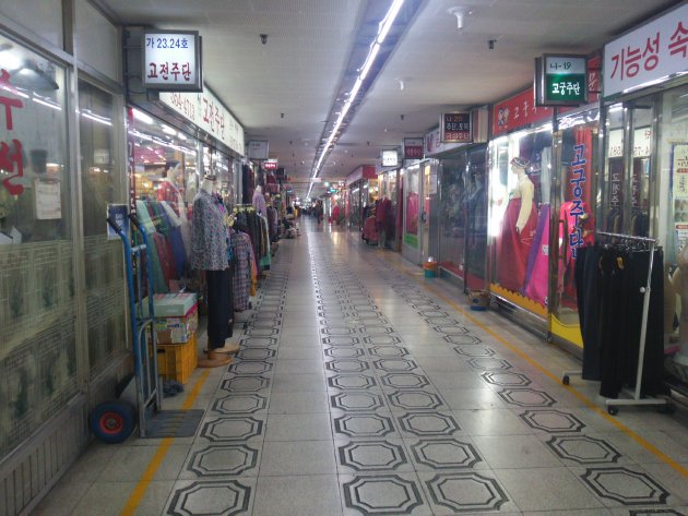 大新（テシン）地下商街内の風景